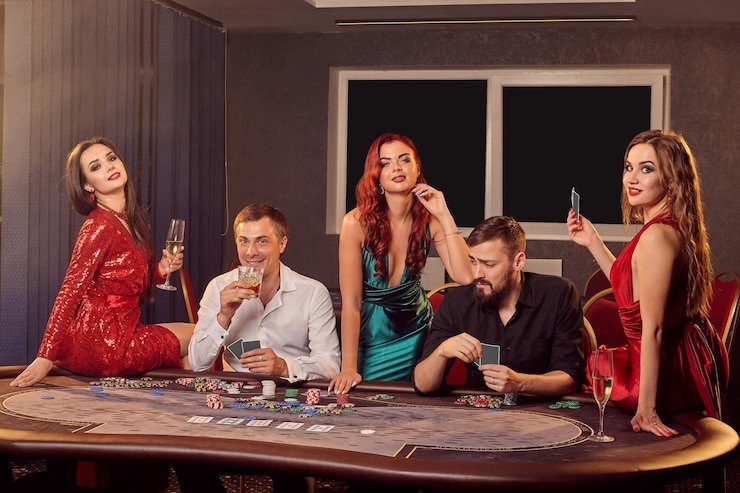 Dealer profesional memandu sesi baccarat langsung di platform halo303 Indonesia